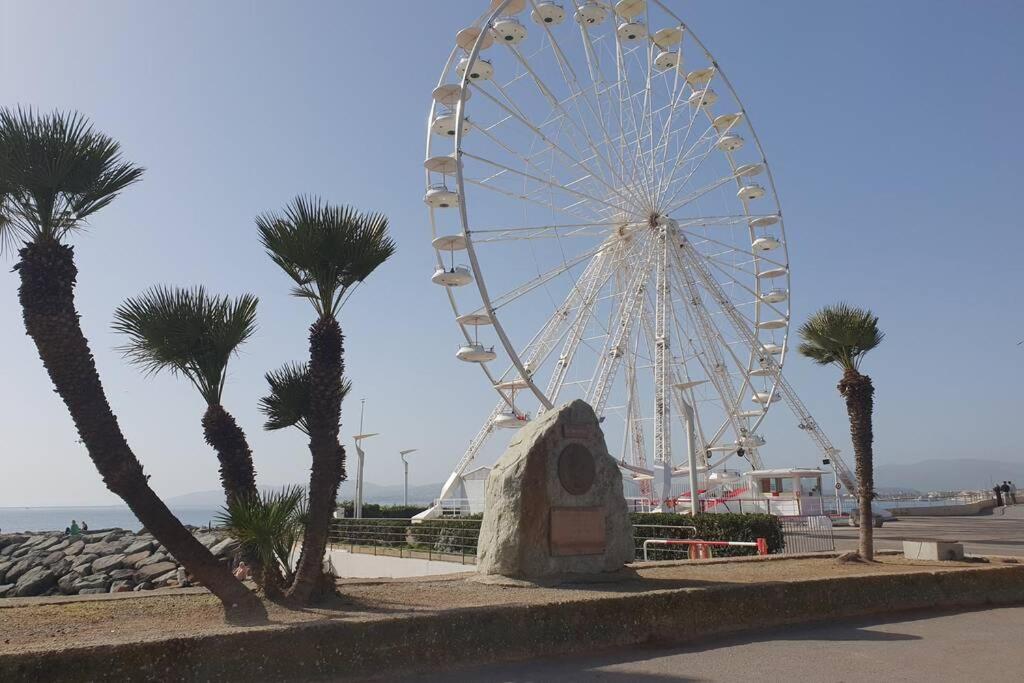 T2 Climatise A 5 Minutes A Pied De La Plage Avec Parking, Piscine Et Wifi Frejus Bagian luar foto