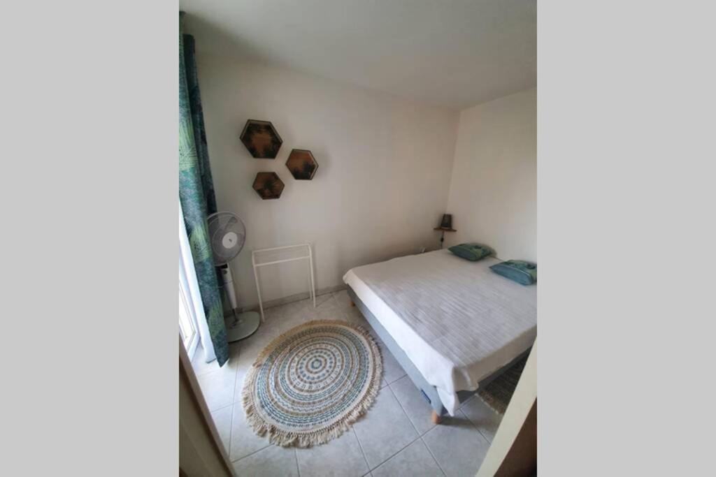 T2 Climatise A 5 Minutes A Pied De La Plage Avec Parking, Piscine Et Wifi Frejus Bagian luar foto